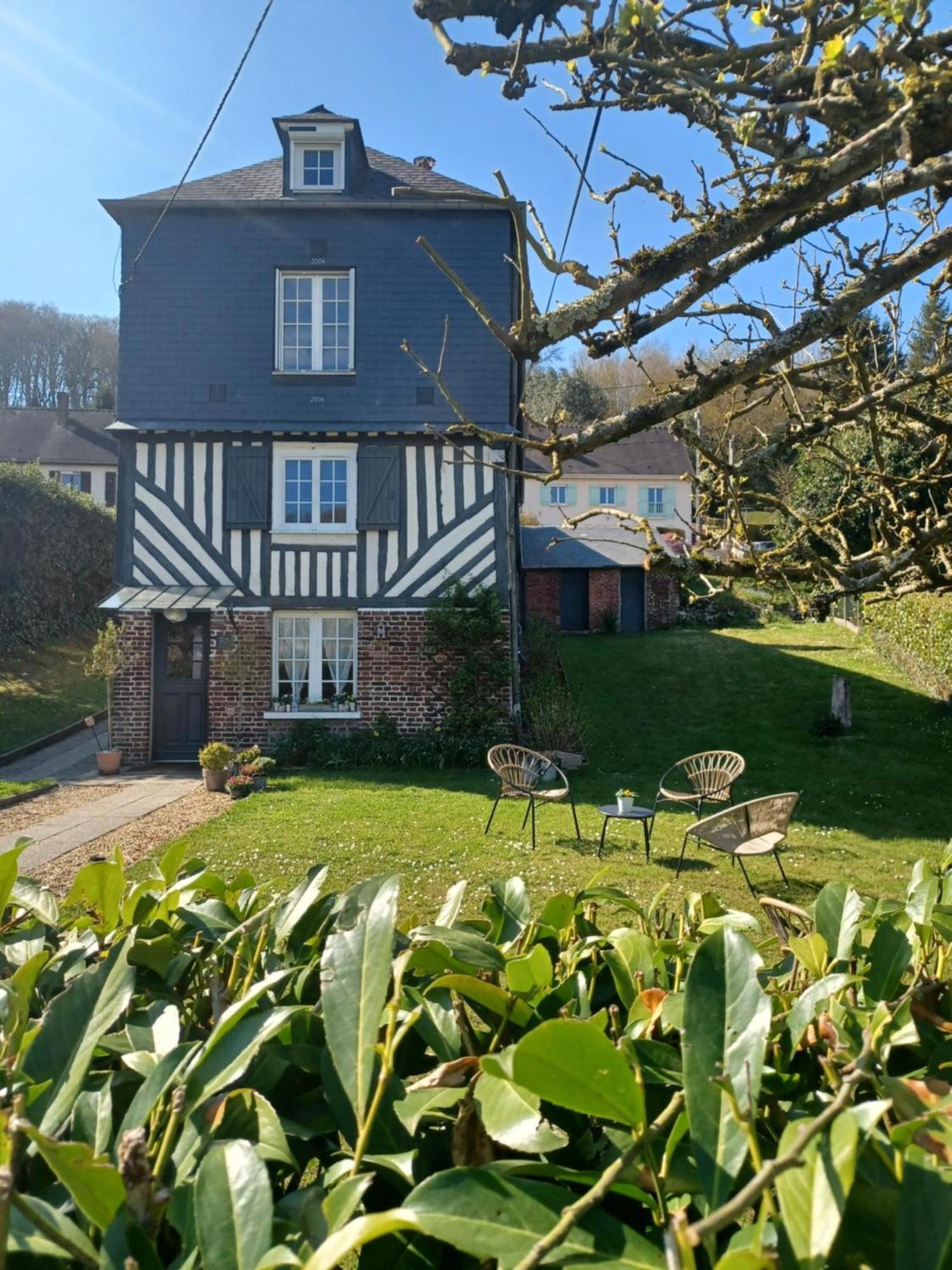 Les Pommiers Bed & Breakfast Honfleur Exterior photo